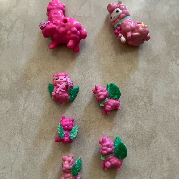 Hatchimals CollEGGtibles Rainbow Cation Llama Family Pink and Green - Picture 2 of 5
